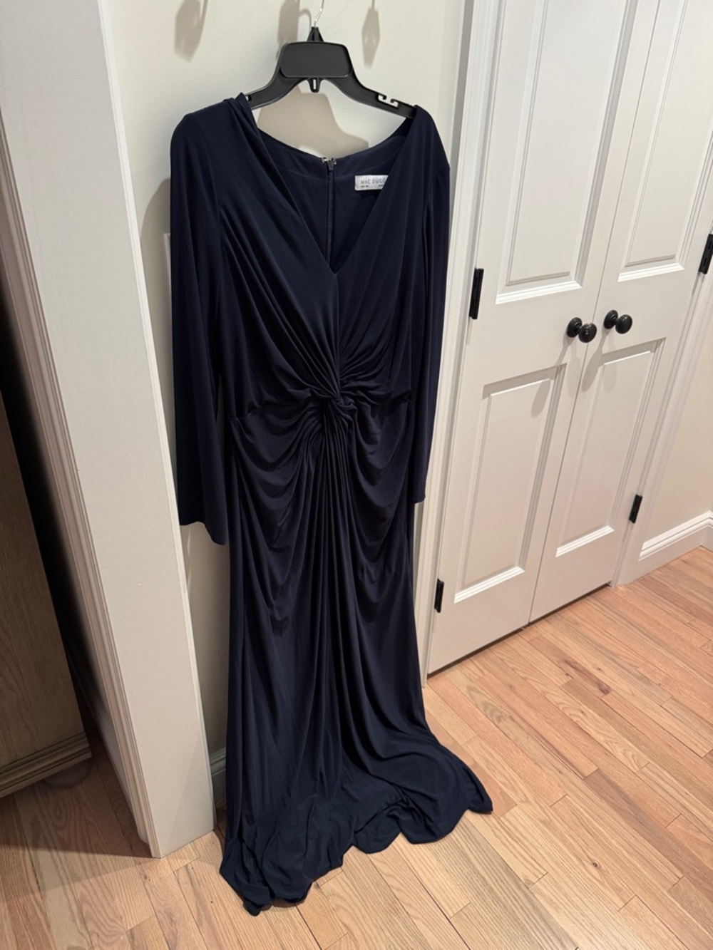 Mac Duggal Navy Knot-Detail gown